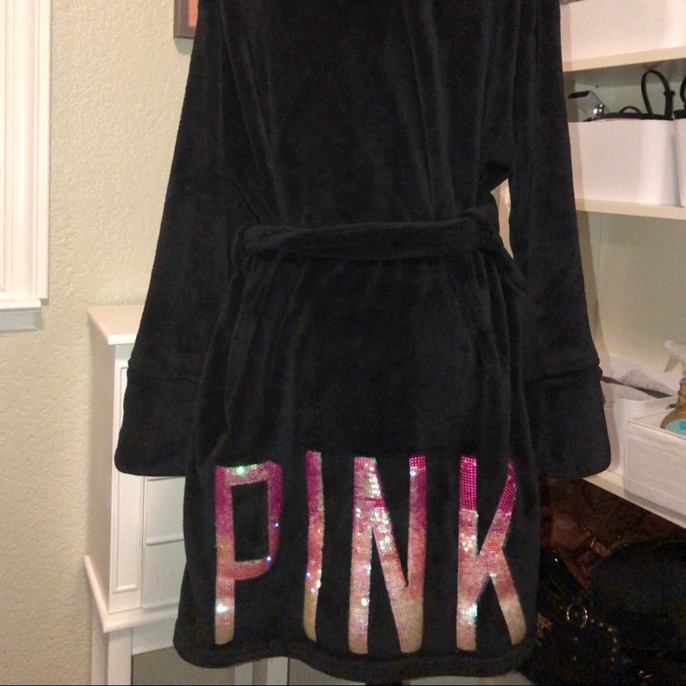 New Victoria’s Secret plush PINK robe XS-small